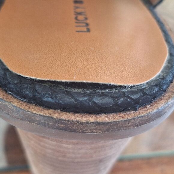 Lucky Brand Labradite Wedge Stack Heel Sandals Black Leather Snake Texture sz 11 - Picture 16 of 16